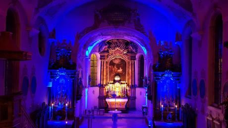 In Blau gehüllt zeigte sich erstmals die Pfarrkirche St. Nikolaus in Stadtbergen, in der festliche Barockmusik für Orgel, Pauke und Trompeten präsentiert wurde.
