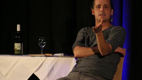 Der Kabarettist Philipp Weber war mit seinem aktuellen Programm zu Gast in Hegnenbach. 	