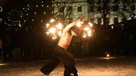 Auch in diesem Jahr treten im Rahmen des Engerlmarktes Feuerkünstler auf. Am Samstag ab 17 Uhr werden im Innenhof des Klosters die Funken fliegen.