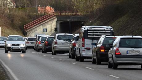Am Tunnel an der Entlastungsstraße in Neusäß herrscht oft viel Verkehr. Deshalb wird die Geschwindigkeit dauerhaft abgesenkt.