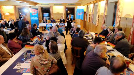 Die AfD-Ortsgruppe Meitingen feierte in Ellgau das siebenjährige Bestehen der Bundespartei. 	