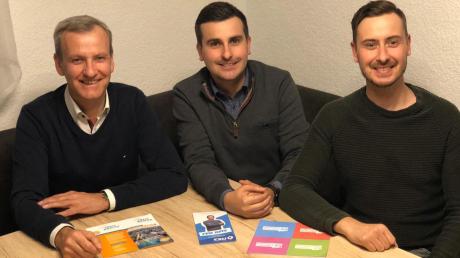 Gelebte Demokratie in der Familie demonstriert Ulf Haas (Freie Wähler) mit seinen Söhnen Patrick Haas (CSU) und Daniel Haas (#BewegungZukunft). Alle drei kandidieren für eine andere Gruppierung. 	