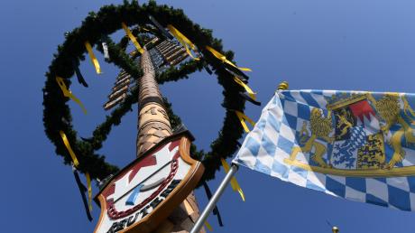Corona bremst das Brauchtum aus: Viele Gemeinden im Landkreis Augsburg verzichten darauf, einen Maibaum aufzustellen.