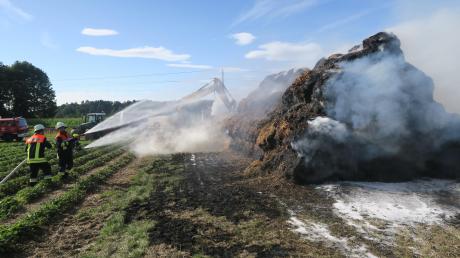 Bei Flächenbränden außerhalb der Ortschaften wie hier in Gessertshausen vor zwei Jahren sind die Feuerwehren auf die Wasservorräte in den Fahrzeugen angewiesen. 