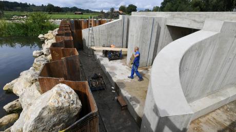 Der Hochwasserschutz gilt in der Gemeinde Westendorf als Dauerbrenner-Thema. Wie die Bauarbeiten vorangehen, zeigt unsere Zwischenbilanz.. 	
