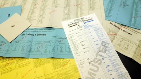 Im Bürgeramt laufen die Fäden bei der Wahl zusammen. Hier gibt es bereits Muster-Stimmzettel.