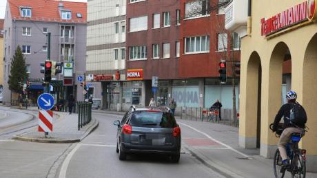 An dieser Ampel in der Jakoberstraße hatte sich der Unfall ereignet. Ein Radfahrer fuhr die 83-jährige Marianne Priller an. Seine Weiterfahrt wurde von Passanten verhindert.
