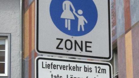 Ab 20.30 Uhr dürfen Radfahrer auch in die Fußgängerzone. 
