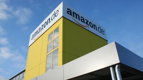 Mitarbeiter des Amazon-Logistikzentrums in Graben (Kreis Augsburg) streiken am Dienstag weiter. Archivbild