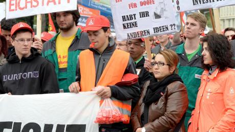 Rund 1600 Osram-Mitarbeiter aus Augsburg, Schwabmünchen und anderen Werken gingen gestern für den Erhalt von Arbeitsplätzen auf die Straße. 