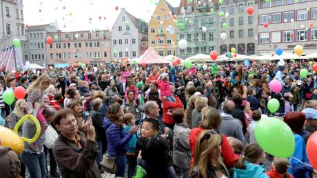 Der verkaufsoffene Sonntag und das Turamichele-Fest lockten am Wochenende Tausende in die Augsburger Innenstadt.