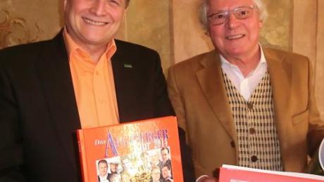 Walter K. Schilffarth (rechts) und Wolfgang Bublies stellten das Jahrbuch 2014 vor. 
