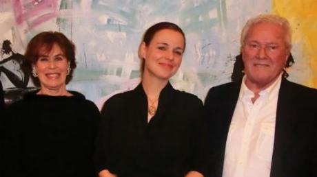 Ignaz Walter (r.) verabschiedete Galeristin Elisabeth Schulte (links) und begrüßte deren Nachfolgerin Wilma Sedelmeier. Sie übernimmt die Galerie Noah.