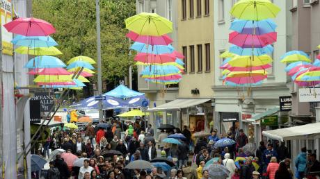 Mit einem großen Fest hat Augsburg auf sich aufmerksam gemacht. Eine lebendige Innenstadt braucht jedoch noch mehr als Läden und Cafés. 	