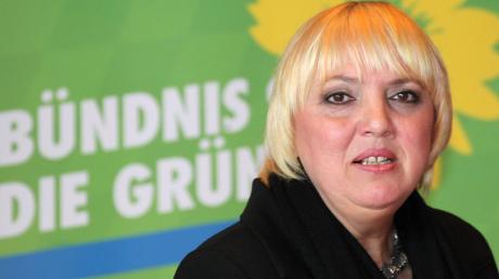Die Bundestagsabgeordnete der Grünen, Claudia Roth, hat den Flüchtlingspakt zwischen der EU und der Türkei scharf kritisiert.
