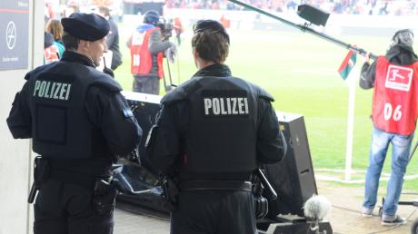 Für FCA-Manager Stefan Reuter steht die Sicherheit im Stadion an erster Stelle.