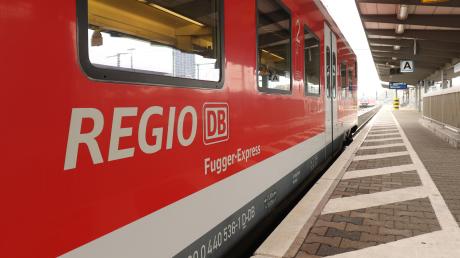 Unter einen Regionalzug ist ein 17-Jähriger aus Ghambia am Augsburger Hauptbahnhof  geraten. 