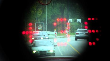 Nicht nur die Polizei spürt mit Radarmessgeräten Temposünder auf, auch die Stadt beteiligt sich an der Verkehrsüberwachung. Vier mobile kommunale Blitzer sind im Stadtgebiet täglich im Einsatz.  	