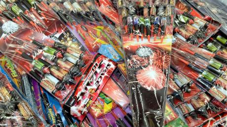 Ab dem heutigen Donnerstag bis einschließlich Samstag, 29. bis 31. Dezember, dürfen in Deutschland Feuerwerkskörper verkauft werden. Sie dürfen allerdings nur an Silvester und Neujahr gezündet werden. 