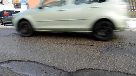 Schlaglöcher sollen schneller ausgebessert werden können, um größere Schäden zu vermeiden: Die Stadt stockt ihre Ausgaben für den Straßenunterhalt um 50 Prozent auf.