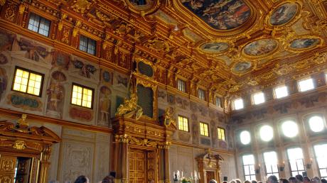 Das Augsburger Rathaus mit dem Goldenen Saal steht bei vielen Touristen auf dem Programm.