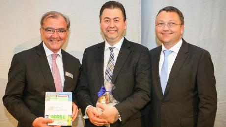 Walter Eschle (stellvertretender Vorstandsvorsitzender Stadtsparkasse Augsburg), Robert Halver und Andreas Schmidt (Vorstand Bayerische Börse, von links).  	