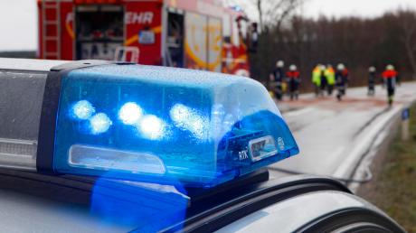 Bei einem Unfall im Augsburger Stadtteil Inningen ist am Sonntag ein Motorradfahrer schwer verletzt worden. 