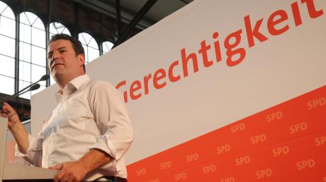 Jacke runter, Hemdsärmel hoch: SPD-Generalsekretär Hubertus Heil zeigte sich bei der Kundgebung in der Kälberhalle kämpferisch. 