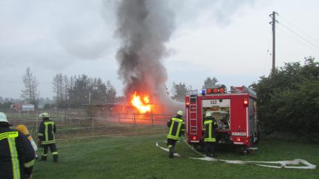 In Bergheim ist am Sonntagmorgen die offene Scheune eines Pferdehofs in Brand geraten. Die Tiere konnten gerettet werde.