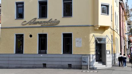 Die Neueröffnung des Odeon in der Volkhartstraße verzögert sich. Künftig ist ein Gastronomen-Trio am Start. Die Fassade ist bereits gestrichen.