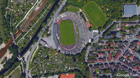 Bild 4: Zum Abschluss noch der Blick auf ein Sport-Areal. Was ist hier zu sehen? A: Curt-Frenzel-Stadion, B: TSG-Stadion in Lechhausen, C: Rosenaustadion. 	
