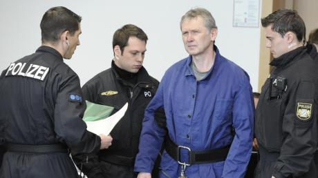 Polizistenmörder Rudolf Rebarczyk im Strafprozess. Er und sein Bruder müssen der Kollegin des getöteten Mathias Vieth Schmerzensgeld zahlen.  