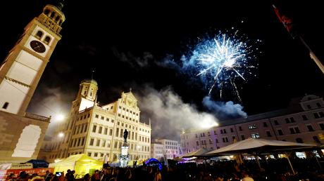 Auch in diesem Jahr dürfen sich die Besucher des Festivals La Strada wieder auf zwei Feuerwerke freuen. 