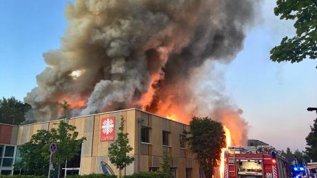 Anfang Juli ist das Sozialzentrum der Caritas in Augsburg fast komplett ausgebrannt. Jetzt sitzt ein Verdächtiger in Untersuchungshaft.