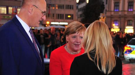 Oberbürgermeister Kurt Gribl und Bundeskanzlerin Angela Merkel kennen sich aus vielen politischen Sitzungen. Auf unserem Bild wird die Kanzlerin von AZ-Herausgeberin Alexandra Holland begrüßt.