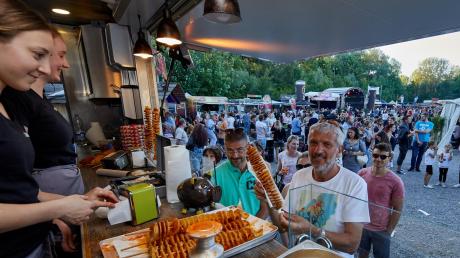 Beim Streetfood-Festival in Göggingen können die Besucher ausgefallene Speisen probieren. Auch ein Rahmenprogramm ist geboten.
