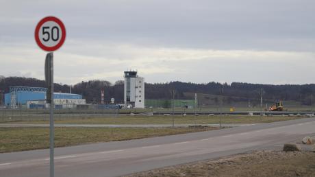 Am Flughafen Augsburg-Mühlhausen ist am Samstag ein Kleinflugszeug gestartet, das wenig später notlanden musste.