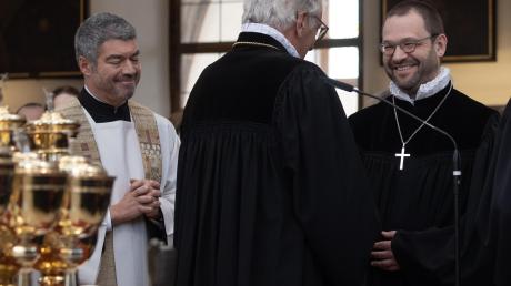 Geteilte Freude (v. links): der katholische Stadtdekan Helmut Haug, Regionalbischof Axel Piper und der evangelische Stadtdekan Michael Thoma.  