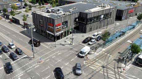 Der Blick von oben: Die Bärenwirt-Kreuzung war früher in Augsburg auch als Coca-Cola-Kreuzung bekannt. Die Kreuzung ist Unfallschwerpunkt in der Stadt.