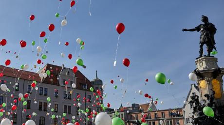 Der Luftballon-Wettbewerb ist fester Bestandteil des Turamichele-Fests. Die CSU möchte nun, das dieses Ereignis umweltfreundlicher wird. 