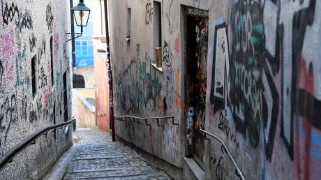 Graffiti, hier das Butzenbergle in der Altstadt, tauchen inzwischen an vielen Stellen im Stadtgebiet auf.