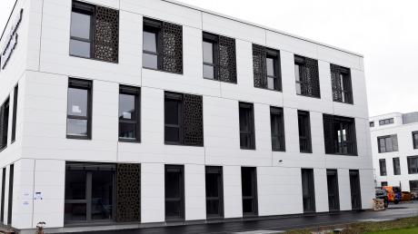 In Augsburg-Pfersee ist im Sheridan-Park ein neues Ärztehaus entstanden. Im Januar soll es offiziell eröffnen.  	