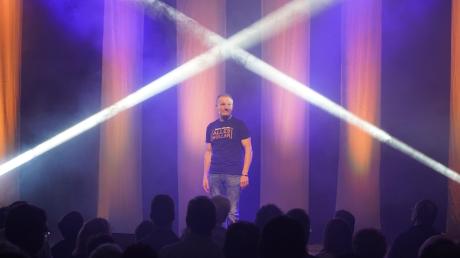Ins Fadenkreuz der Comedy nahm Michl Müller bei seinem genialen Auftritt im Günzburger Forum am Hofgarten die Ereignisse des Jahres 2019. Das Publikum war mehr als begeistert. 