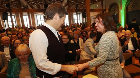 Ein Bild aus dem Jahr 2020: Beim Neujahrsempfang der Grünen war der heutige Bundeswirtschaftsminister Robert Habeck zu Gast, neben ihm die jetzige Bürgermeisterin Martina Wild.