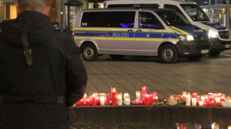 Der gewaltsame Tod eines Mannes am Königsplatz im Dezember hat viele Menschen aufgewühlt – das bekam auch der Augsburger OB zu spüren.