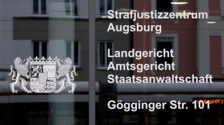 Eine 53-Jährige aus dem Landkreis Günzburg muss sich vor dem Amtsgericht Augsburg verantworten. Sie soll mit ihrer Diskothek Steuern in Millionenhöhe hinterzogen haben.