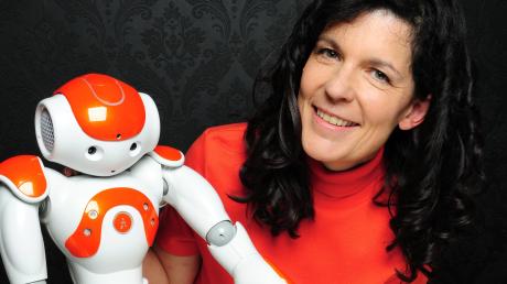 Elisabeth André forscht zum Thema Mensch und Roboter.