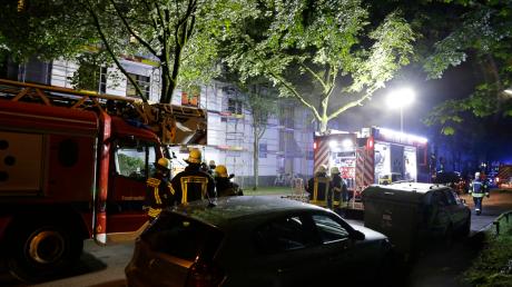 In einem Mehrfamilienhaus in der Sanderstraße im Augsburger Textilviertel war in einem Keller Feuer ausgebrochen.