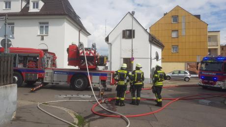 Zu einem Brand in der Kapellenstraße in Augsburg-Oberhausen ist die Feuerwehr am Donnerstagnachmittag ausgerückt.
