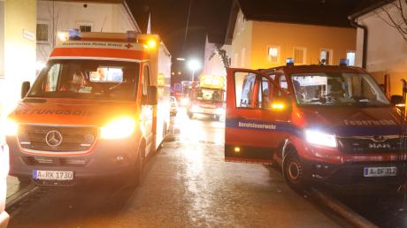 In einem Mehrfamilienhaus in Augsburg-Oberhausen war am Donnerstagabend Feuer ausgebrochen.